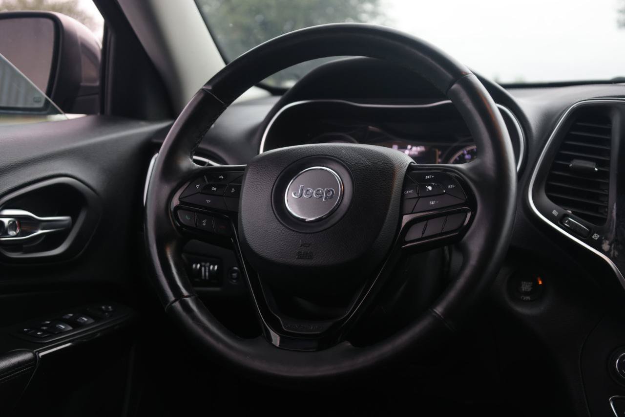 Used 2019 Jeep Cherokee Latitude Plus AWD/4WD image 20