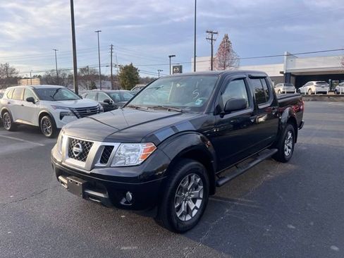 Used 2021 Nissan Frontier SV image 1
