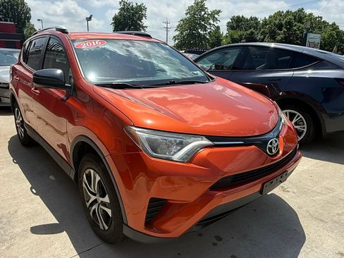 Used 2016 Toyota RAV4 LE AWD/4WD image 2