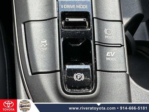 Used 2023 Toyota Crown AWD/4WD image 29