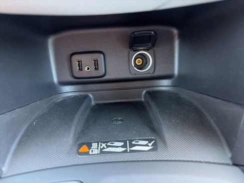 Used 2018 Chevrolet Equinox Premier FWD image 21