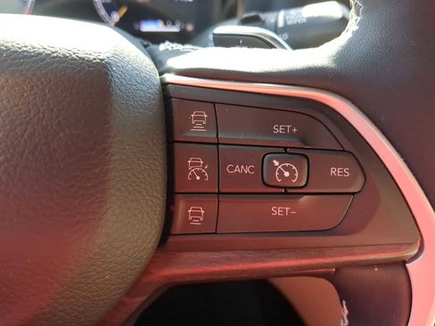 Used 2024 Jeep Grand Cherokee L Limited w/ Luxury Tech Group II image 17