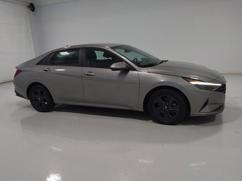 Used 2023 Hyundai Elantra SEL FWD image 11