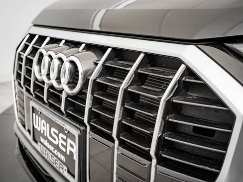 Certified 2024 Audi Q3 2.0T Premium w/ Convenience Package image 3