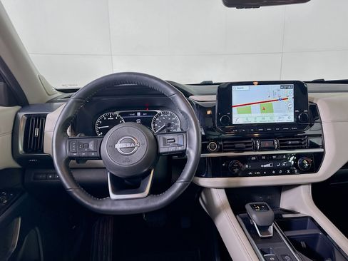 Used 2024 Nissan Pathfinder SL w/ SL Premium Package image 17