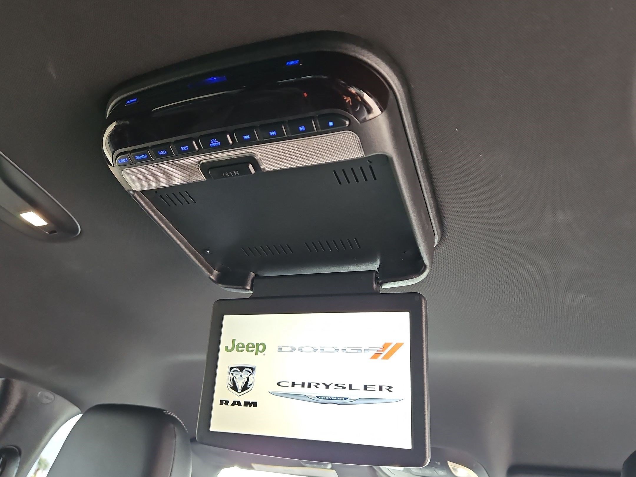 Used 2020 Chrysler Pacifica Touring-L FWD image 33