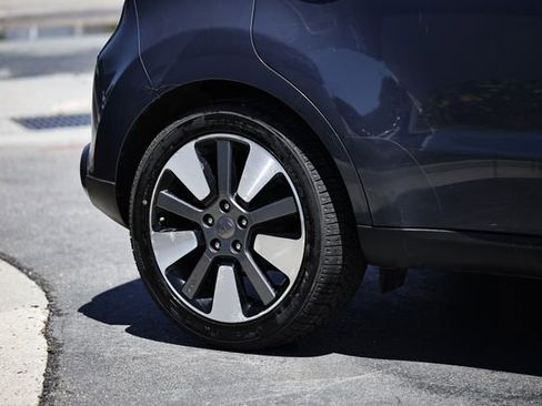 Used 2014 Kia Soul ! w/ Sun & Sound Package FWD image 10
