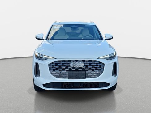 Certified 2025 Audi Q5 Premium Plus w/ Premium Plus image 2