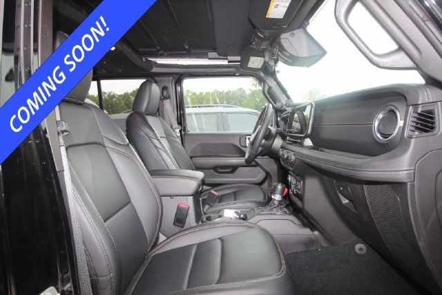 Used 2025 Jeep Wrangler Unlimited Sahara w/ Safety Group AWD/4WD image 4