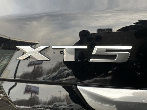 Used 2023 Cadillac XT5 Premium Luxury image 9