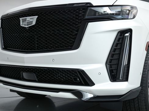 Used 2024 Cadillac Escalade ESV V w/ LPO, ONYX Package image 11