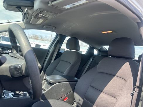 Used 2025 Chevrolet Malibu LT image 33