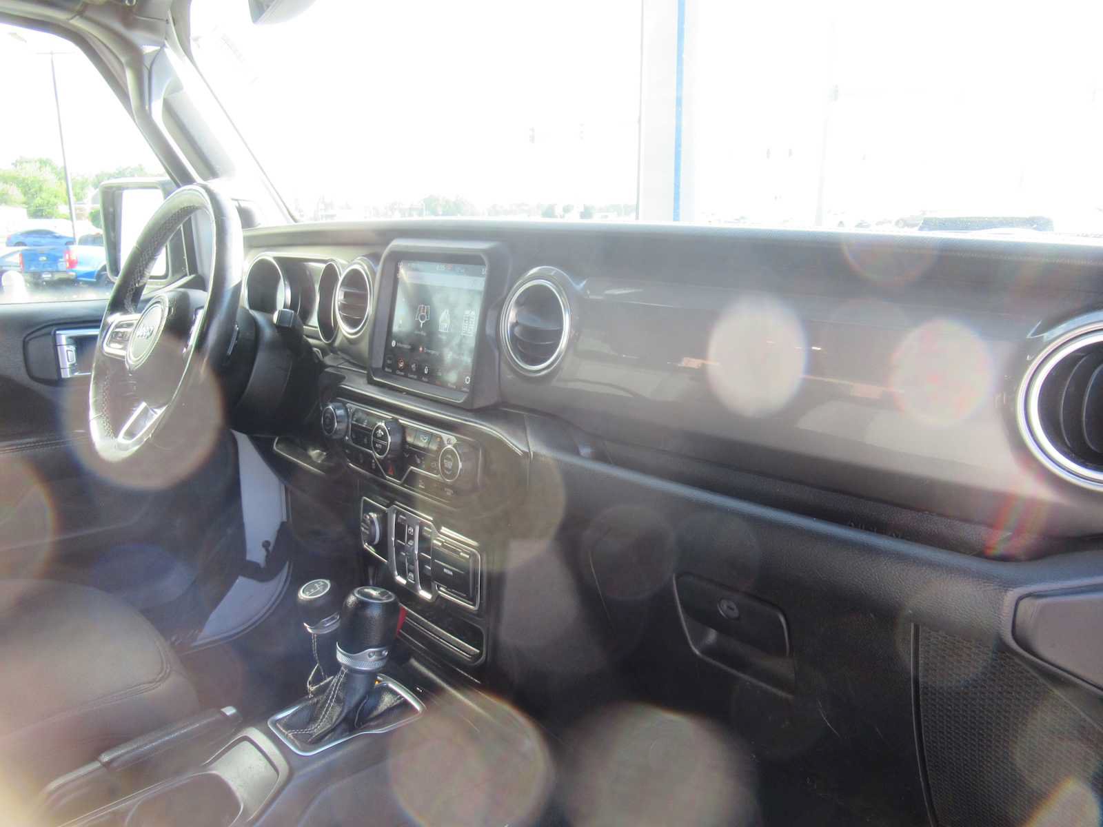 Used 2022 Jeep Wrangler Unlimited Sahara w/ Cold Weather Group AWD/4WD image 18
