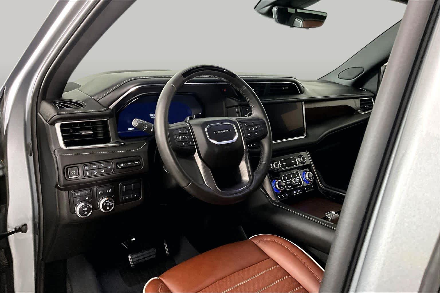 Used 2024 GMC Yukon Denali Ultimate AWD/4WD image 16