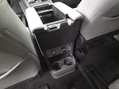 Used 2022 Toyota Sienna Limited AWD/4WD image 43