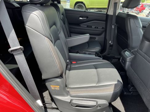 Used 2023 Nissan Pathfinder SL w/ SL Premium Package AWD/4WD image 4