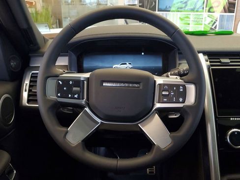 Used 2025 Land Rover Discovery Dynamic SE image 30