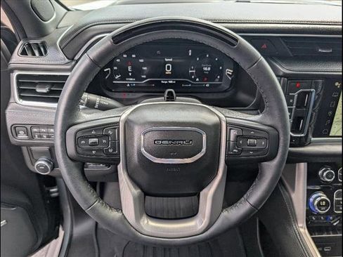 Used 2024 GMC Yukon XL Denali w/ Advanced Technology Package image 8