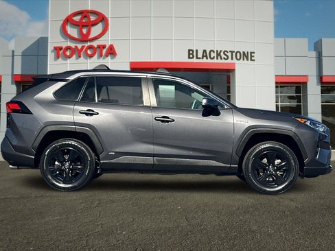 Certified 2020 Toyota RAV4 XLE w/ Convenience Package AWD/4WD image 2