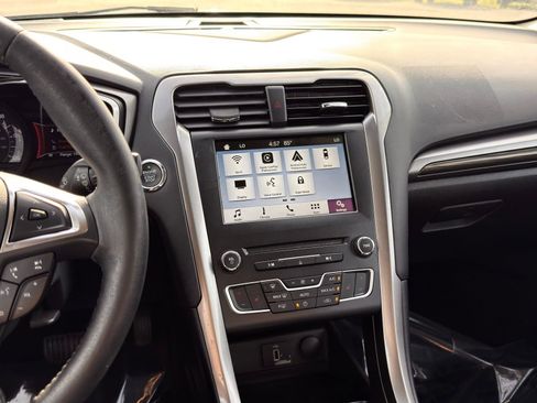 Used 2018 Ford Fusion SE w/ Equipment Group 602A FWD image 38