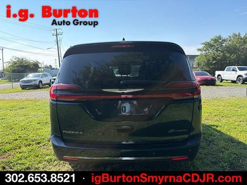Used 2023 Chrysler Pacifica Limited FWD image 6