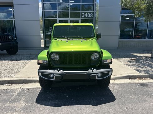 New 2025 Jeep Gladiator Sport image 2