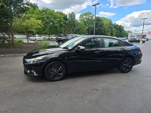 Used 2022 Hyundai Elantra SEL FWD image 3