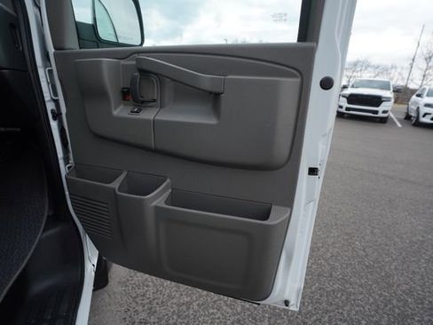 Used 2021 GMC Savana 3500 w/ Driver Convenience Package image 17