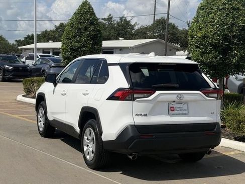 Used 2024 Toyota RAV4 LE FWD image 5