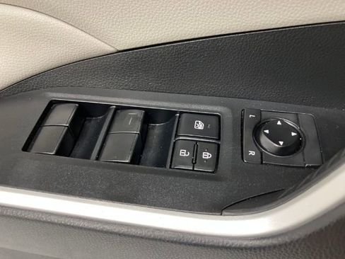 Used 2020 Toyota RAV4 XLE w/ XLE Grade Weather Package AWD/4WD image 40
