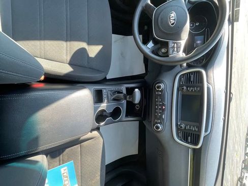Used 2020 Kia Sorento LX AWD/4WD image 25