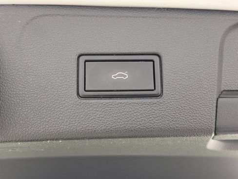Used 2019 Volkswagen Atlas SE FWD image 12