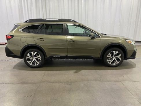 Used 2022 Subaru Outback Limited image 3