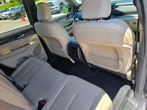 Used 2025 Jeep Grand Cherokee Limited AWD/4WD image 28