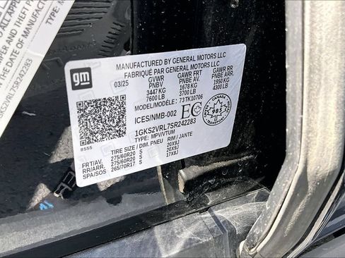 Used 2025 GMC Yukon AT4 Ultimate w/ LPO, Floor Liner Package AWD/4WD image 17
