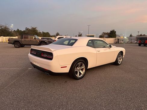 Used 2021 Dodge Challenger SXT image 6