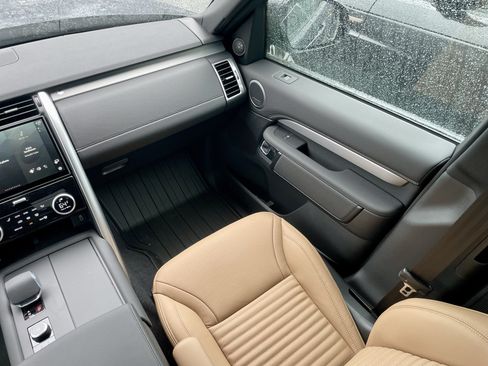 New 2026 Land Rover Discovery Dynamic SE AWD/4WD image 18