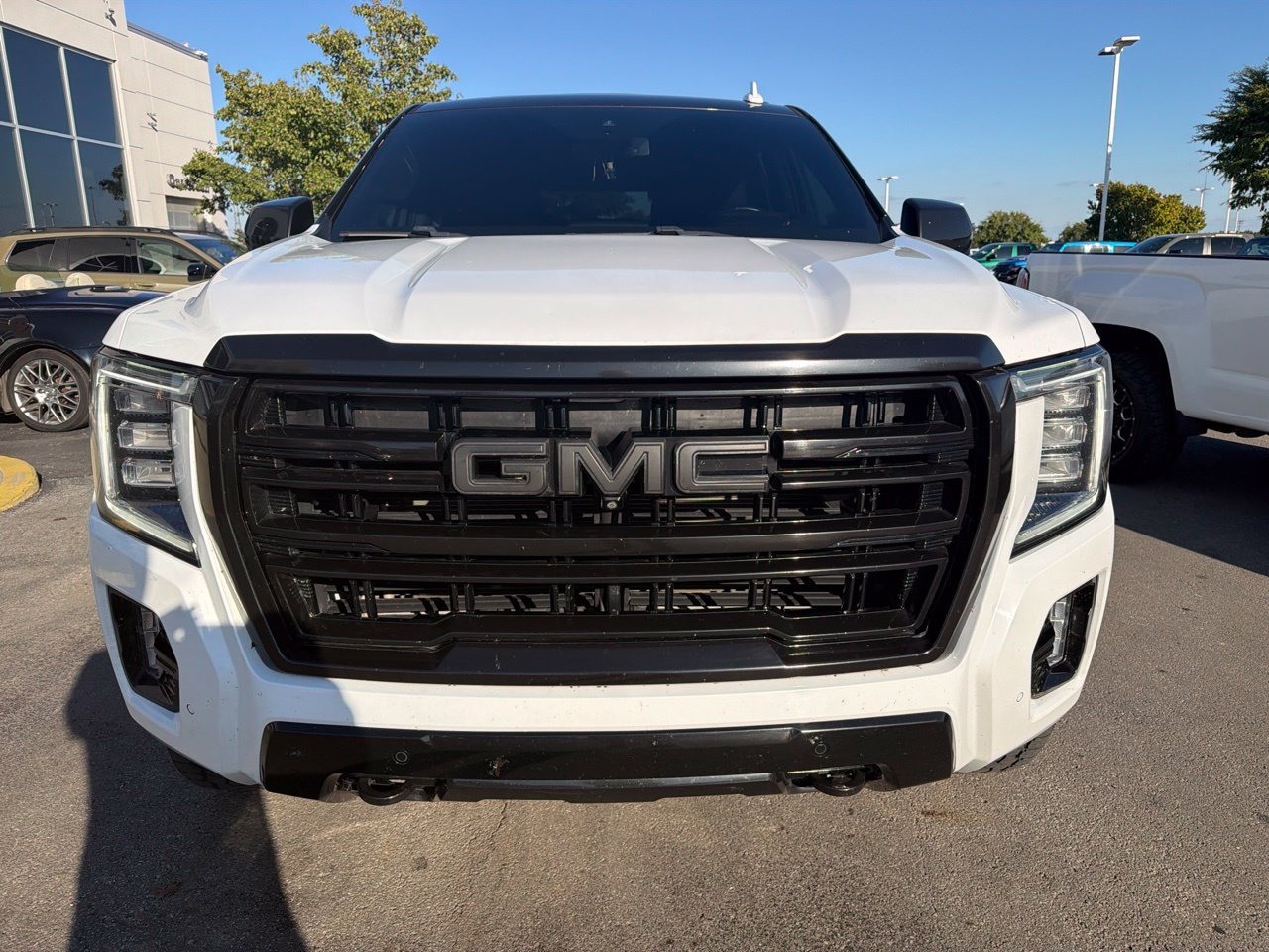 Used 2023 GMC Yukon AT4 w/ Technology Package AWD/4WD image 2