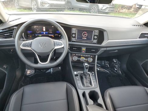 Certified 2023 Volkswagen Jetta SE FWD image 3
