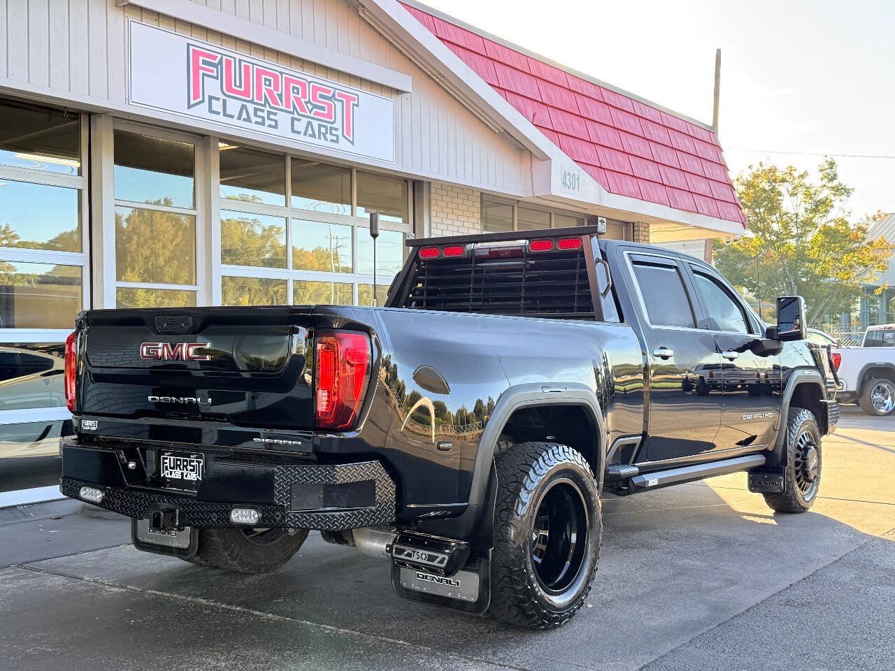 Used 2022 GMC Sierra 3500 Denali w/ Denali Ultimate Package AWD/4WD image 3