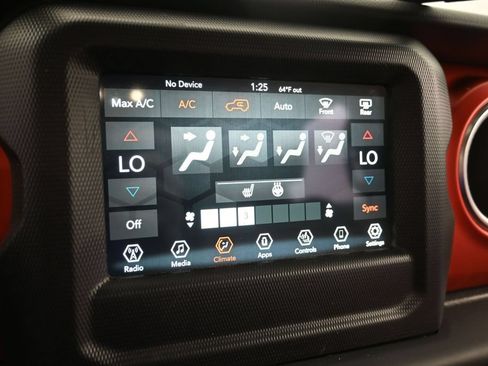 Used 2021 Jeep Wrangler Unlimited Rubicon w/ Cold Weather Group AWD/4WD image 34