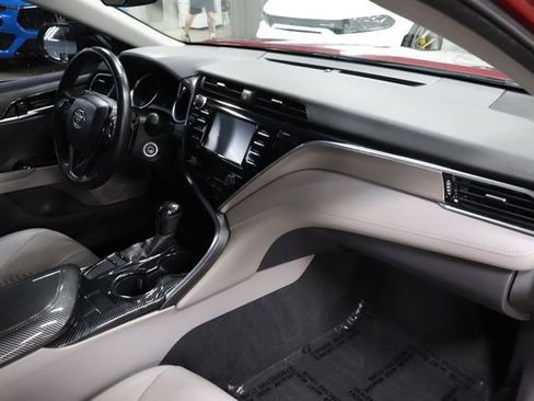 Used 2018 Toyota Camry SE FWD image 25