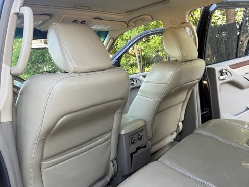 Used 2011 Nissan Pathfinder LE w/ Navigation Pkg image 19