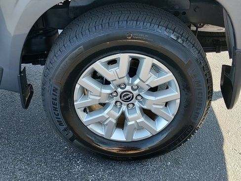 Certified 2024 Nissan Frontier SV w/ SV Convenience Package RWD image 17