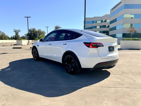 Used 2021 Tesla Model Y 2WD image 9