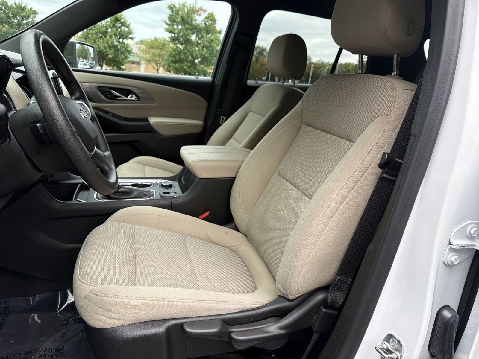 Used 2023 Chevrolet Traverse LS FWD image 13