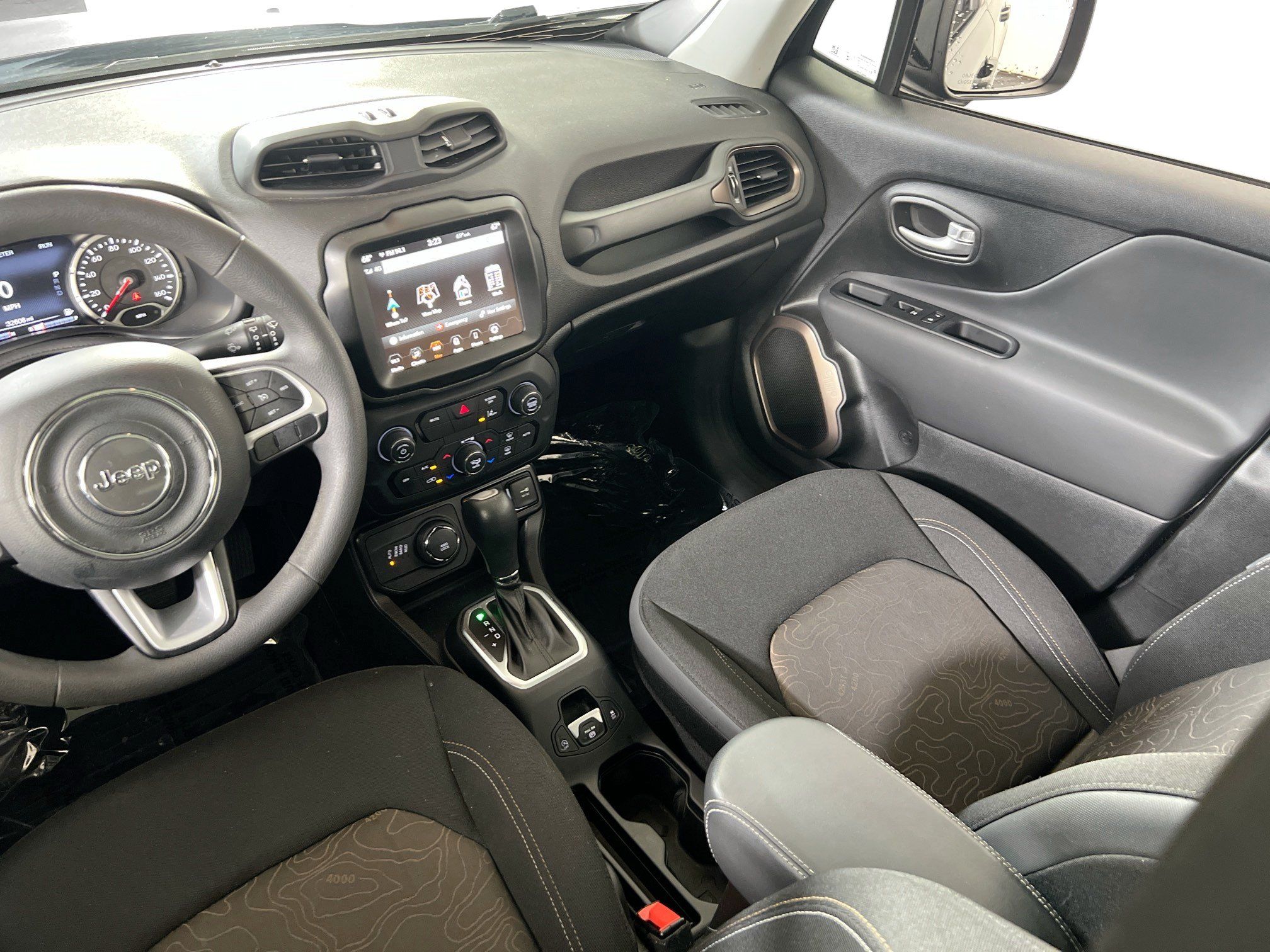 Used 2023 Jeep Renegade Latitude w/ Sun/Sound Group AWD/4WD image 23