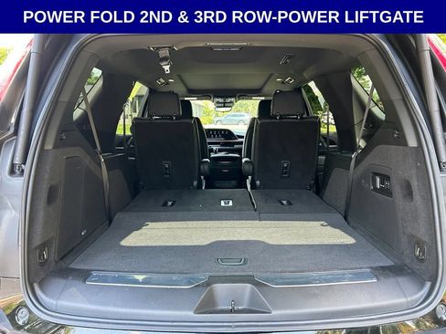 Used 2023 Cadillac Escalade Premium Luxury AWD/4WD image 19