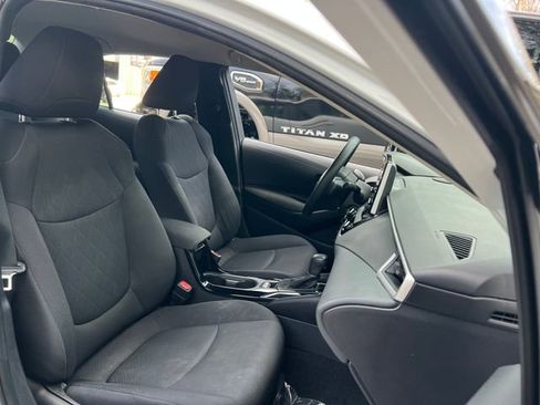 Used 2021 Toyota Corolla LE image 30