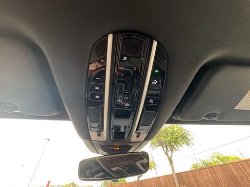 Used 2020 Porsche Cayenne image 23